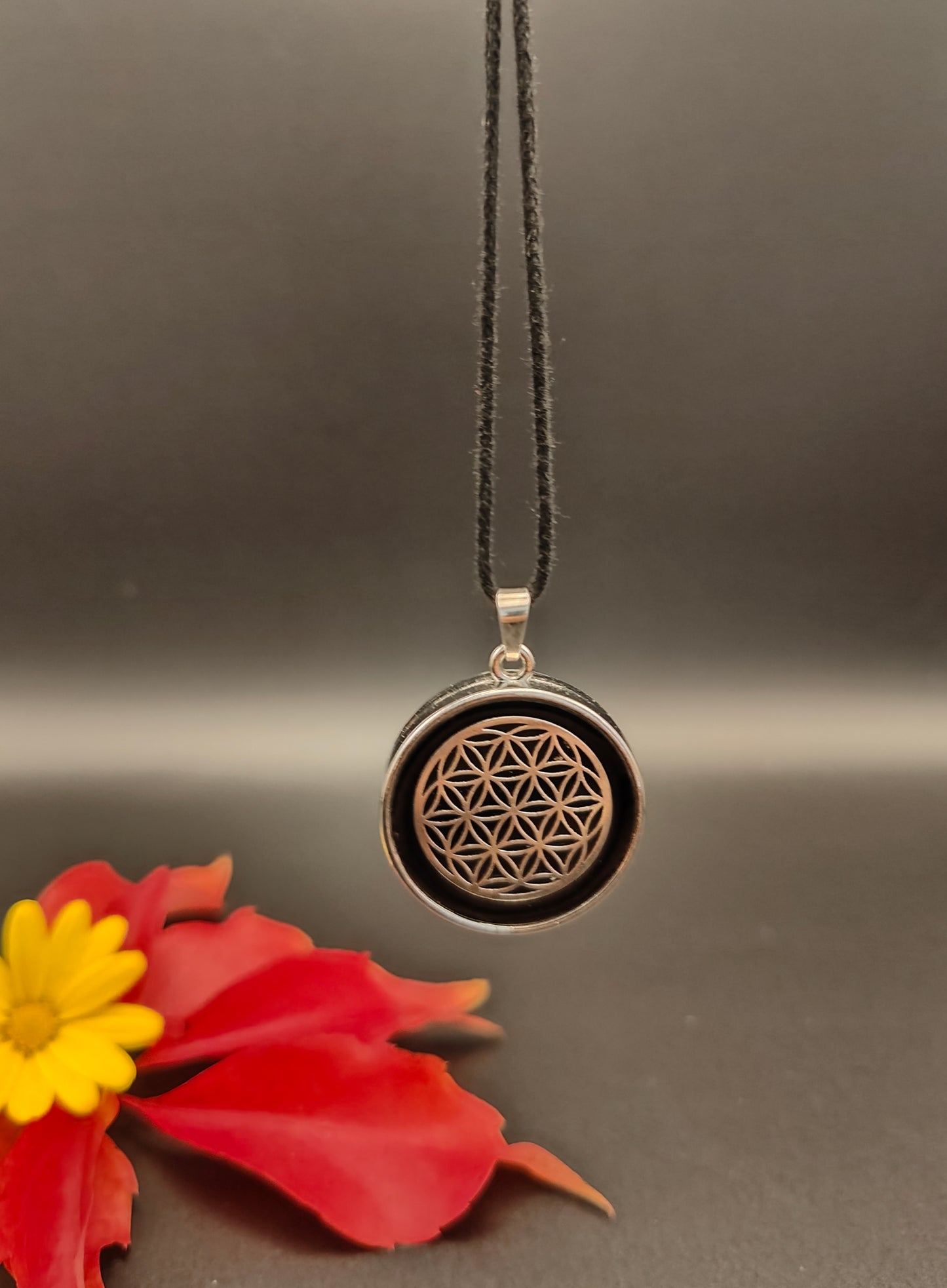 Orgon-Amulett mit silberner Blume des Lebens
