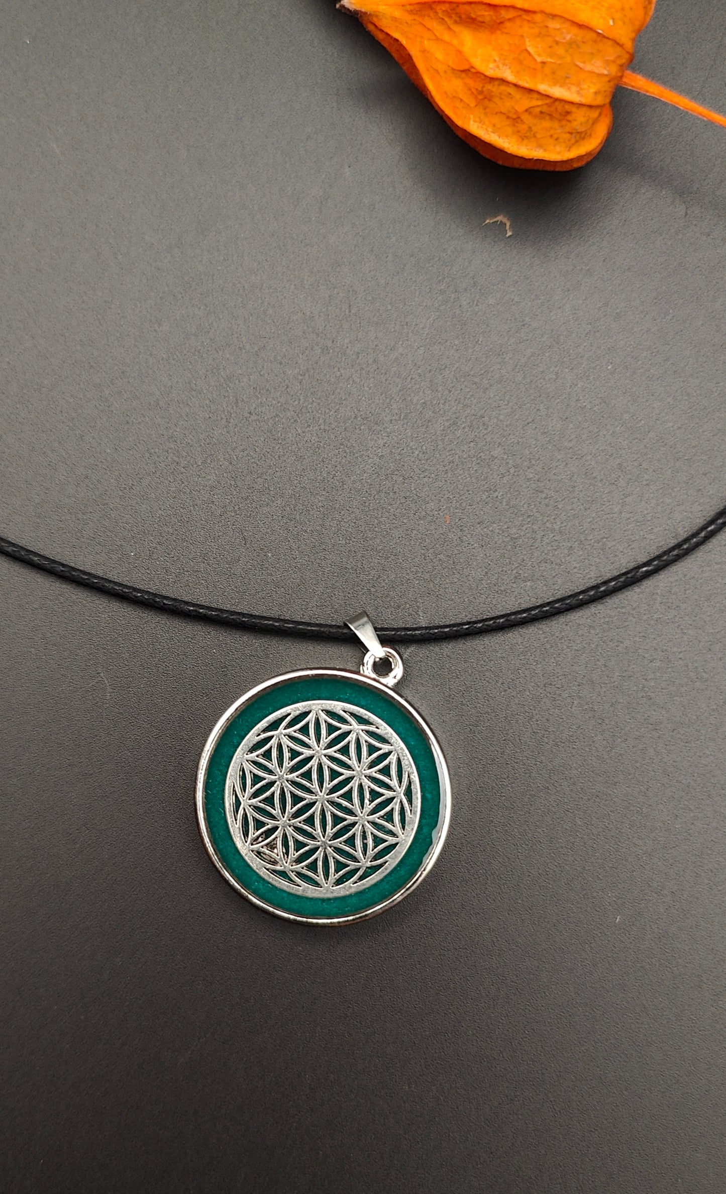 Orgon-Amulett mit silberner Blume des Lebens