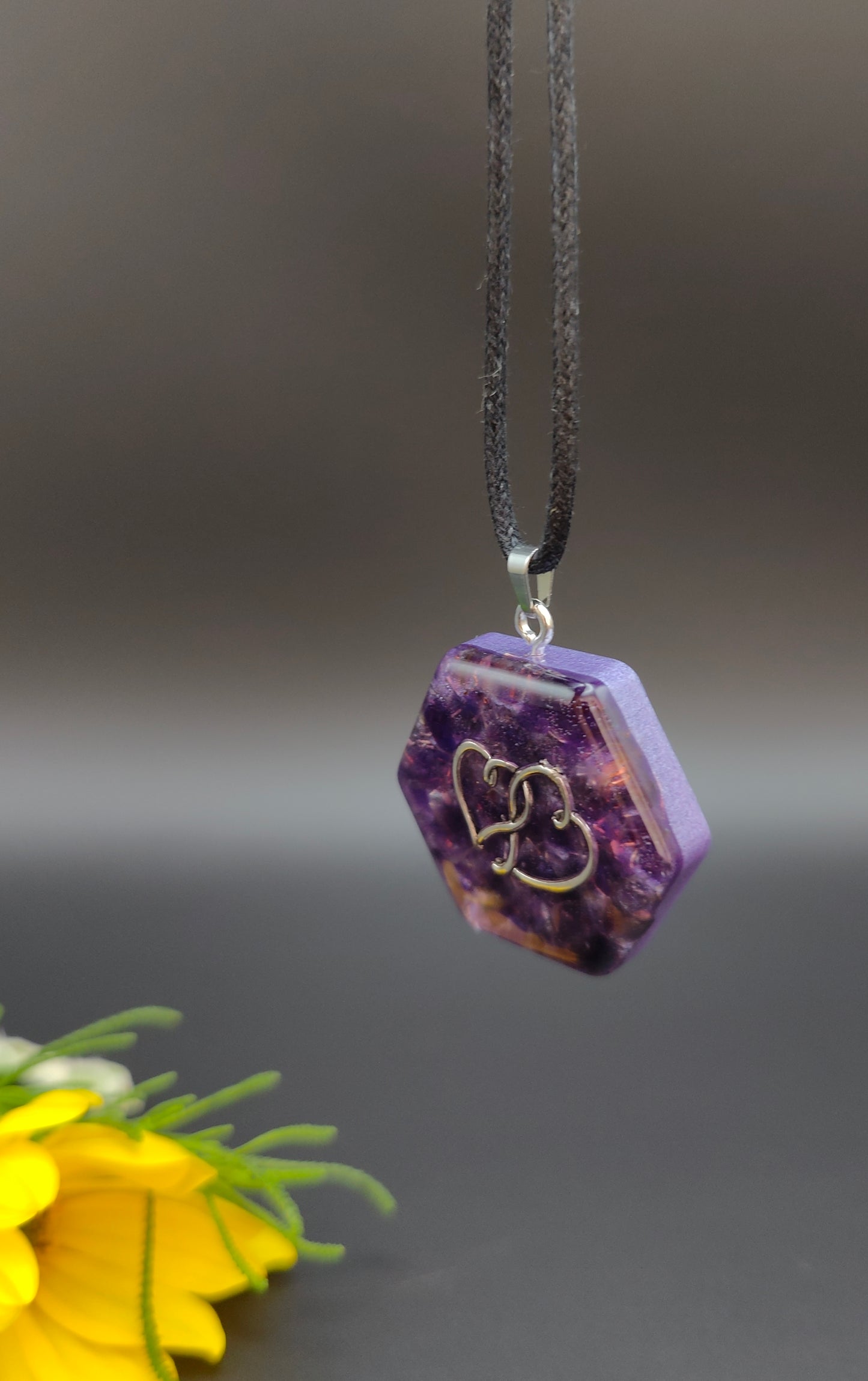 6-eckiges Orgon-Amulett mit Amethyst