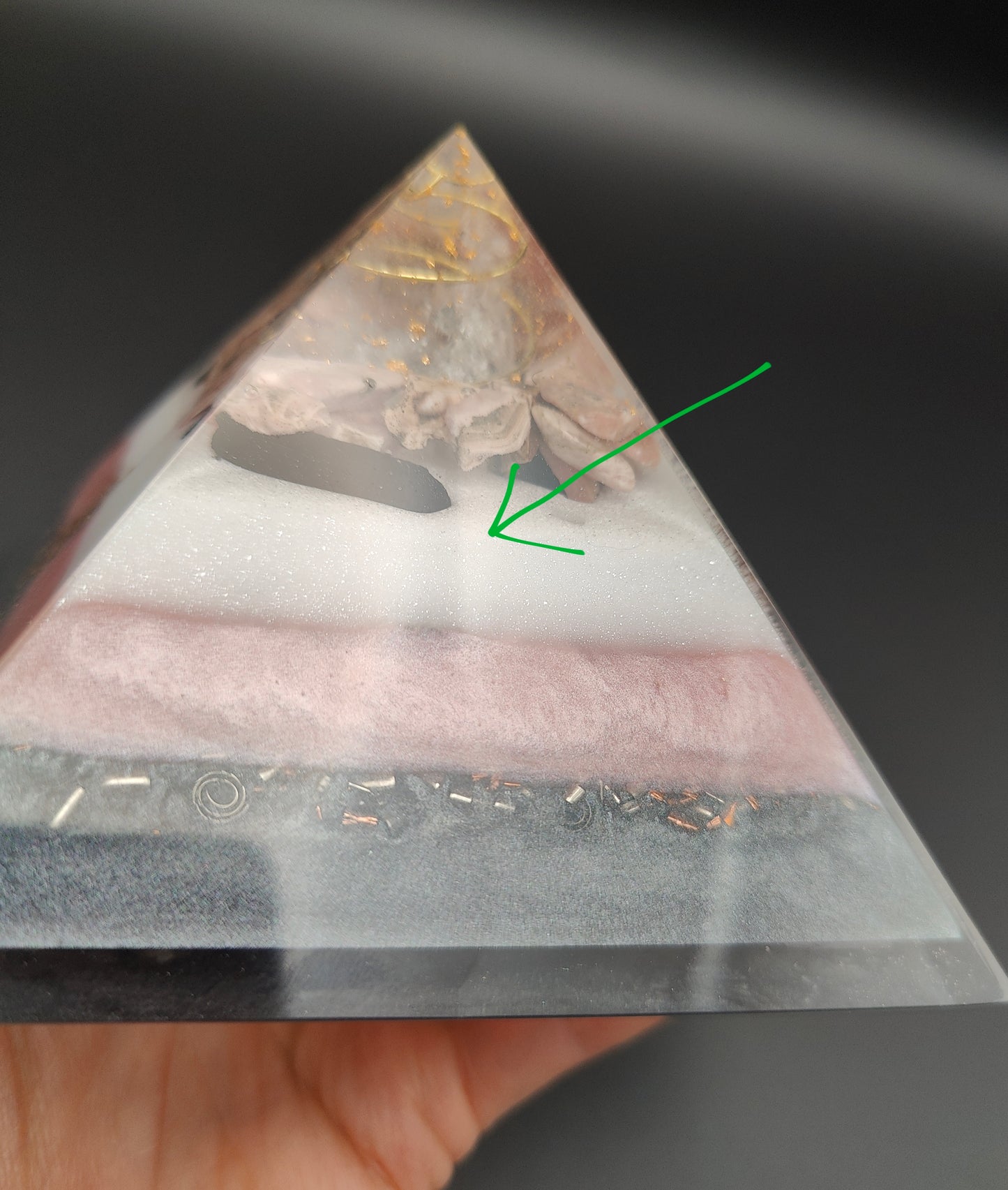 8-seitige Pyramide mit Rhodocrosit