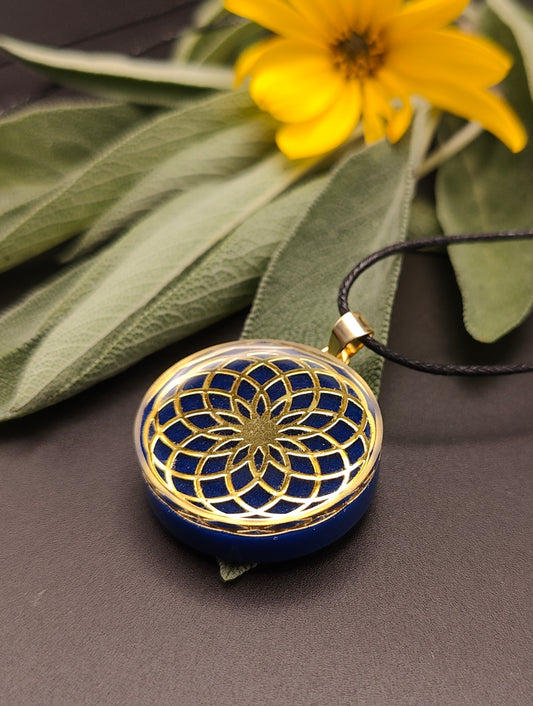 Orgon-Amulett in dunkelblau mit goldenem Same des Lebens