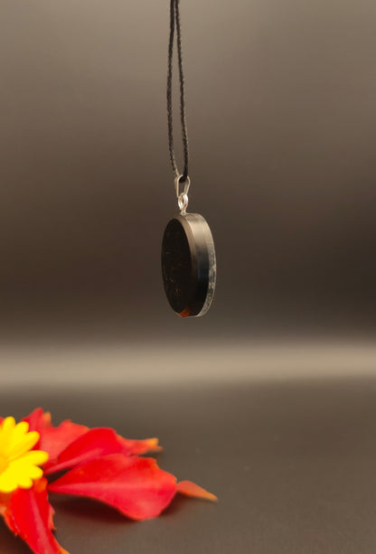 Schutz-Amulett mit silbernem Om