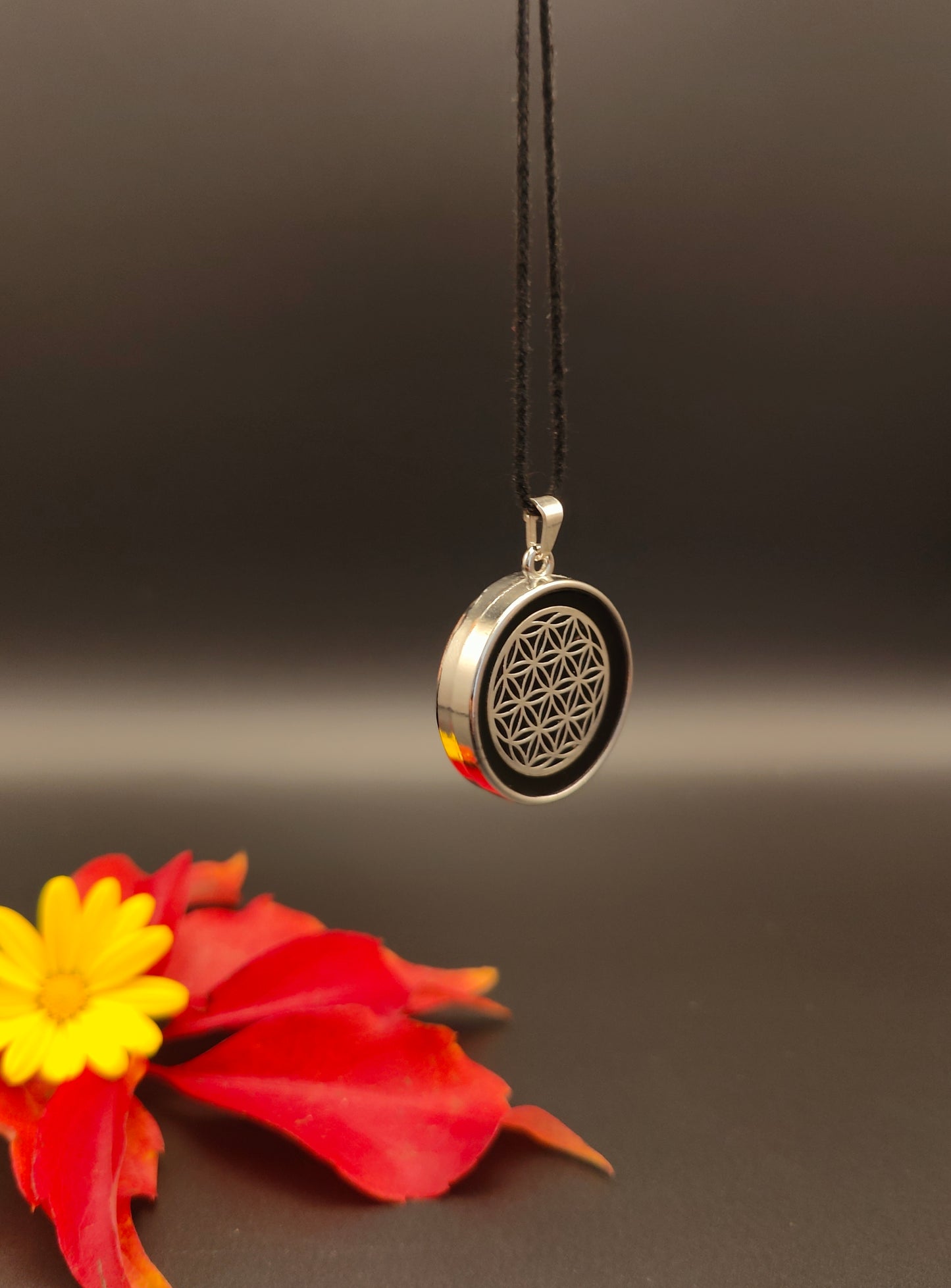 Orgon-Amulett mit silberner Blume des Lebens