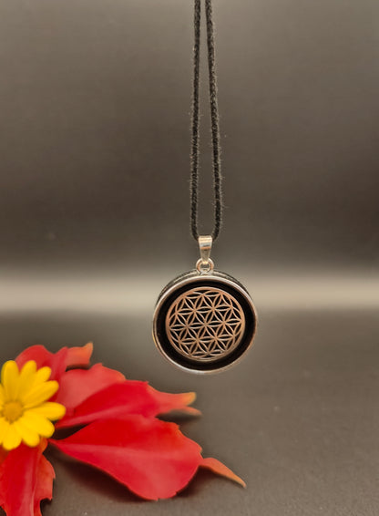 Orgon-Amulett mit silberner Blume des Lebens
