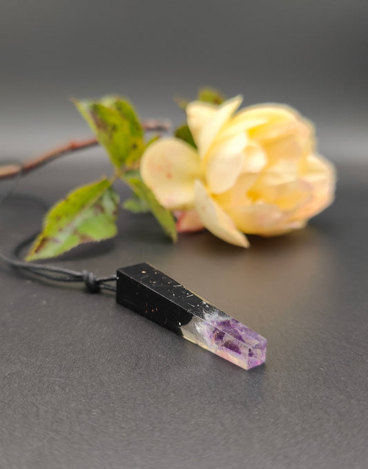 Anhänger in schwarz mit Amethyst