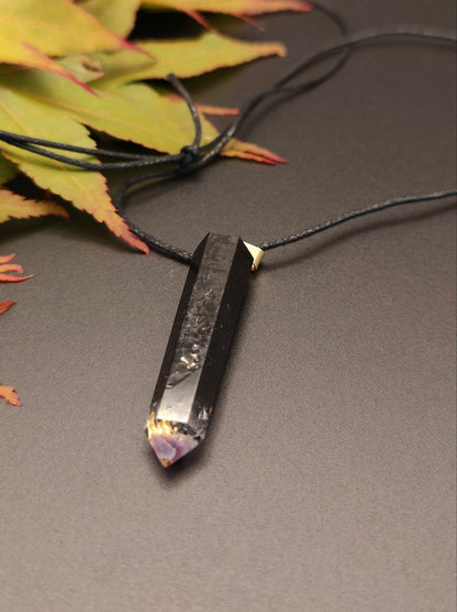 Anhänger - kristallspitzenförmig in schwarz mit Amethyst