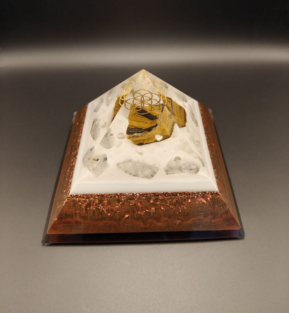 Pyramide "Kraftvolle Ruhe"