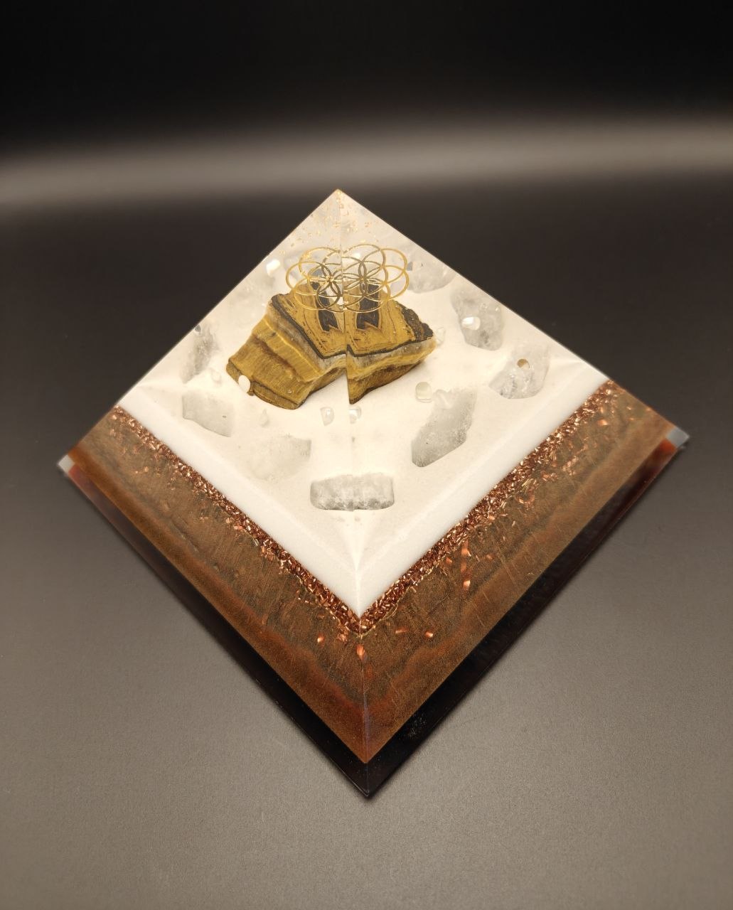 Pyramide "Kraftvolle Ruhe"
