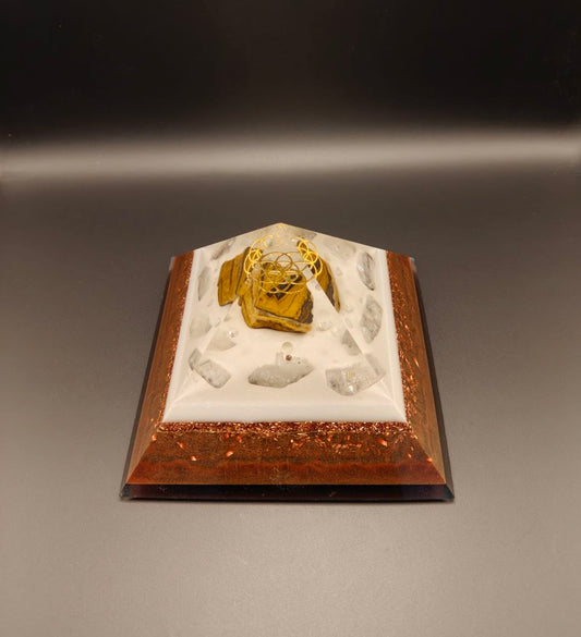 Pyramide "Kraftvolle Ruhe"