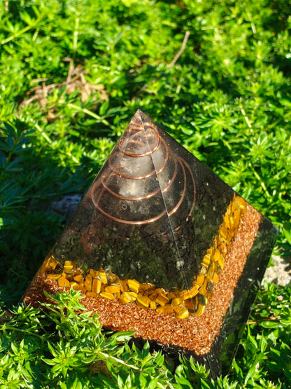 Pyramide "Elementare Kraft"