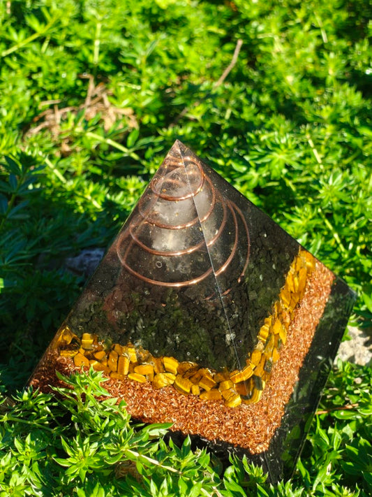 Pyramide "Elementare Kraft"