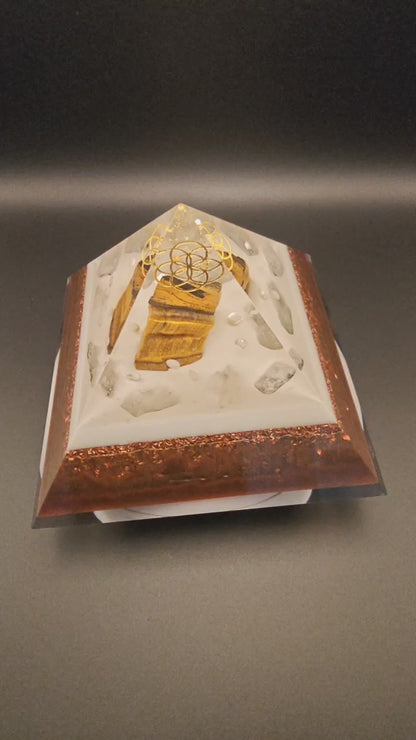 Pyramide "Kraftvolle Ruhe"
