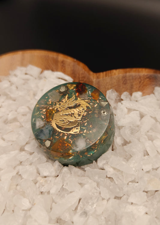 Taschenorgonit in grün mit goldfarbenem Drache