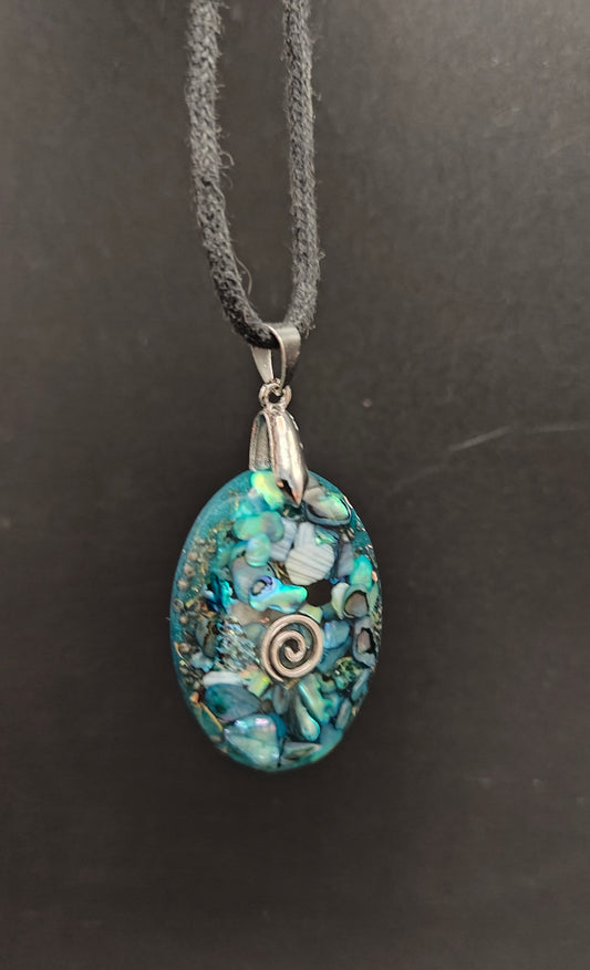 Ovales Orgon-Amulett mit Abalone-Muschel