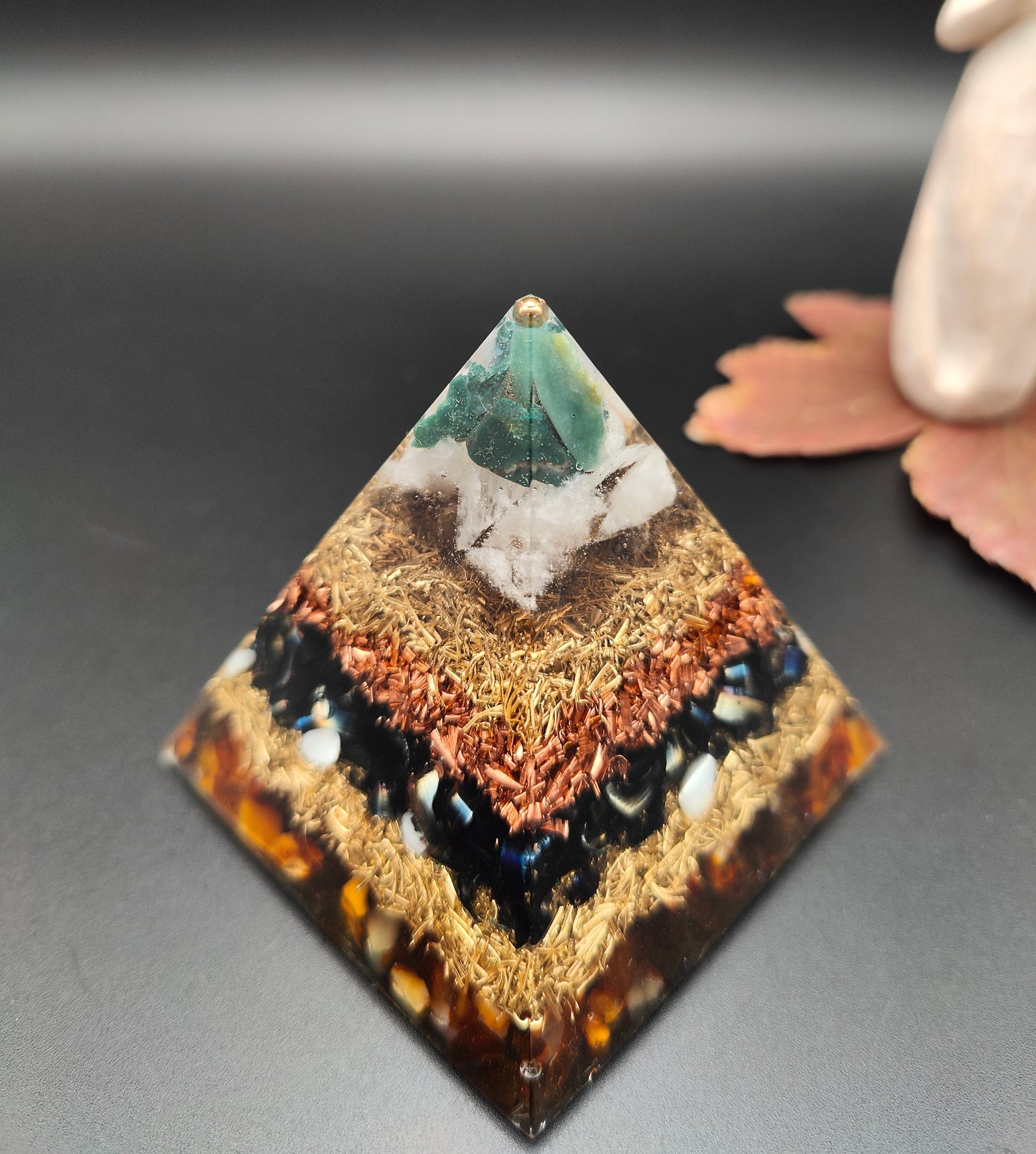 kleine Pyramide "Erdung & Stabilität"