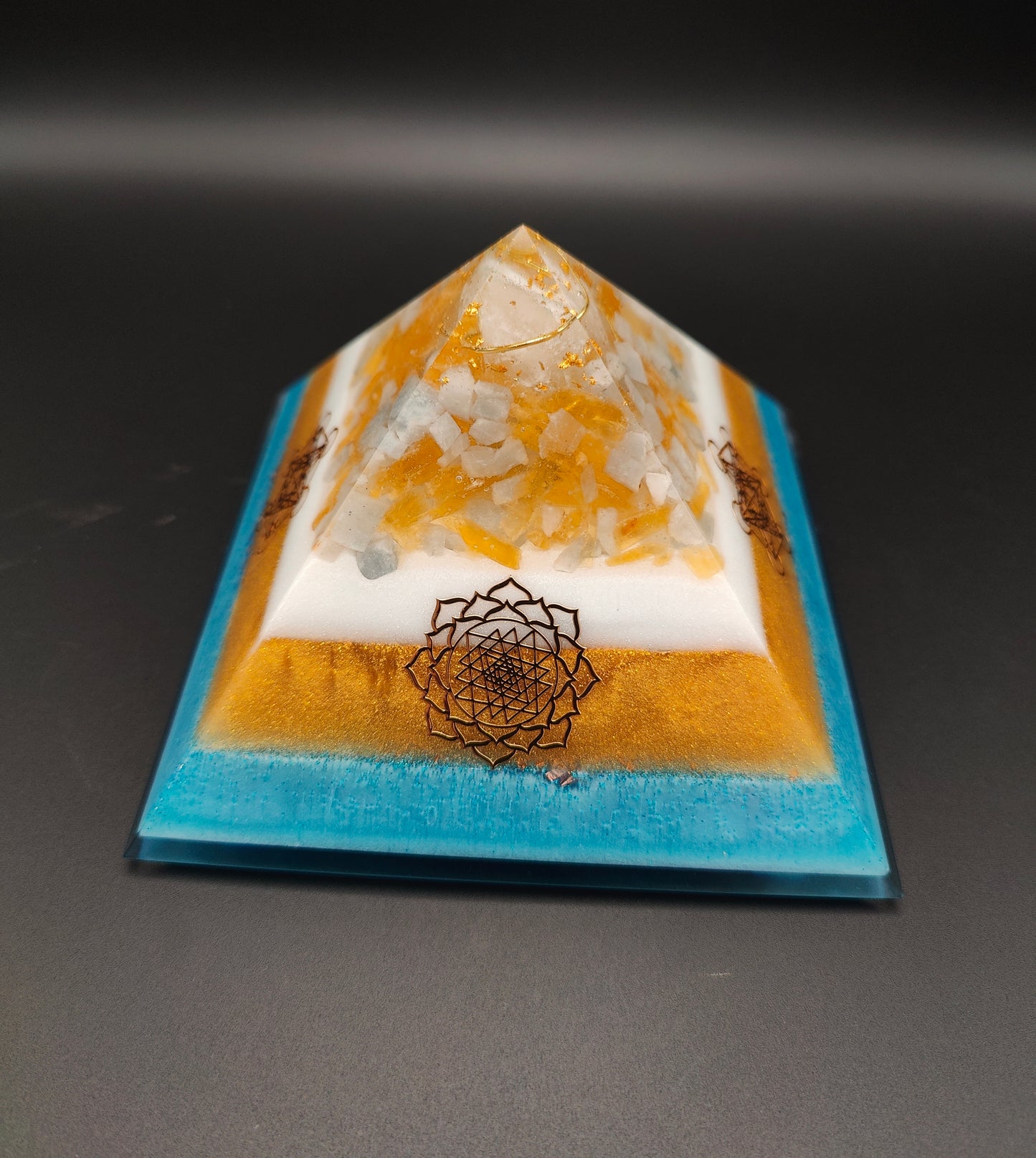 Pyramide "Wärme & Ordnung"