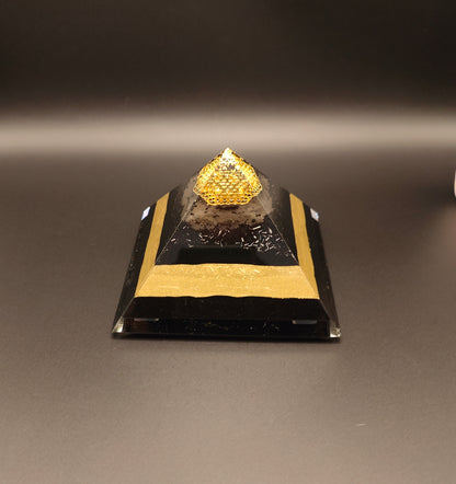 Pyramide "Starke Erdung & Schutz"