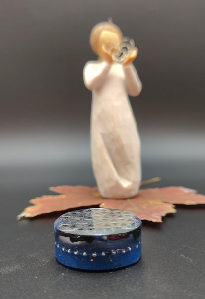 kleiner Taschenorgonit in dunkelblau