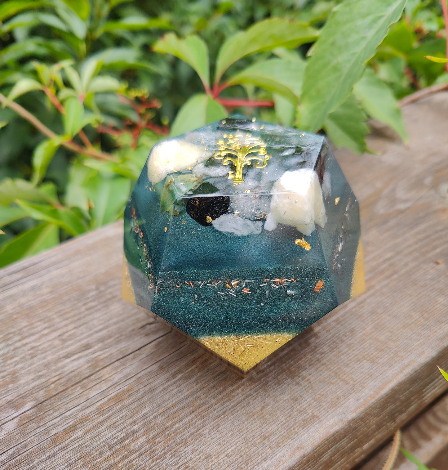 Dodekader in Dunkelgrün und Gold