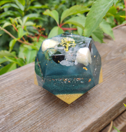 Dodekader in Dunkelgrün und Gold