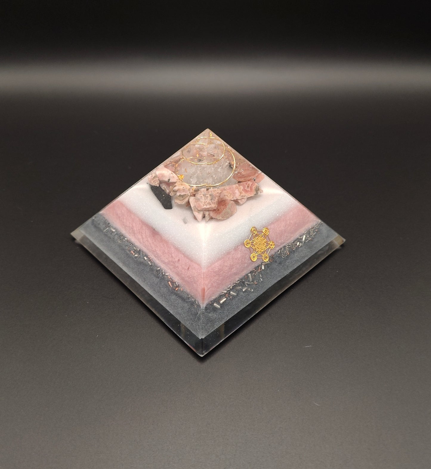 8-seitige Pyramide mit Rhodocrosit