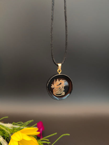 Orgon-Amulett mit goldenem Drachen