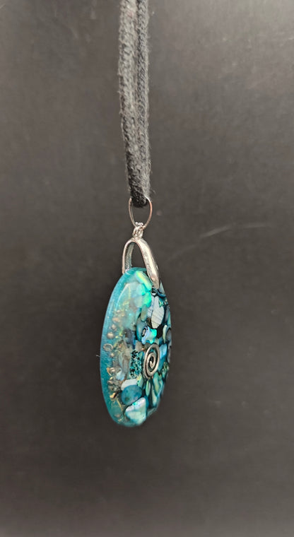 Ovales Orgon-Amulett mit Abalone-Muschel