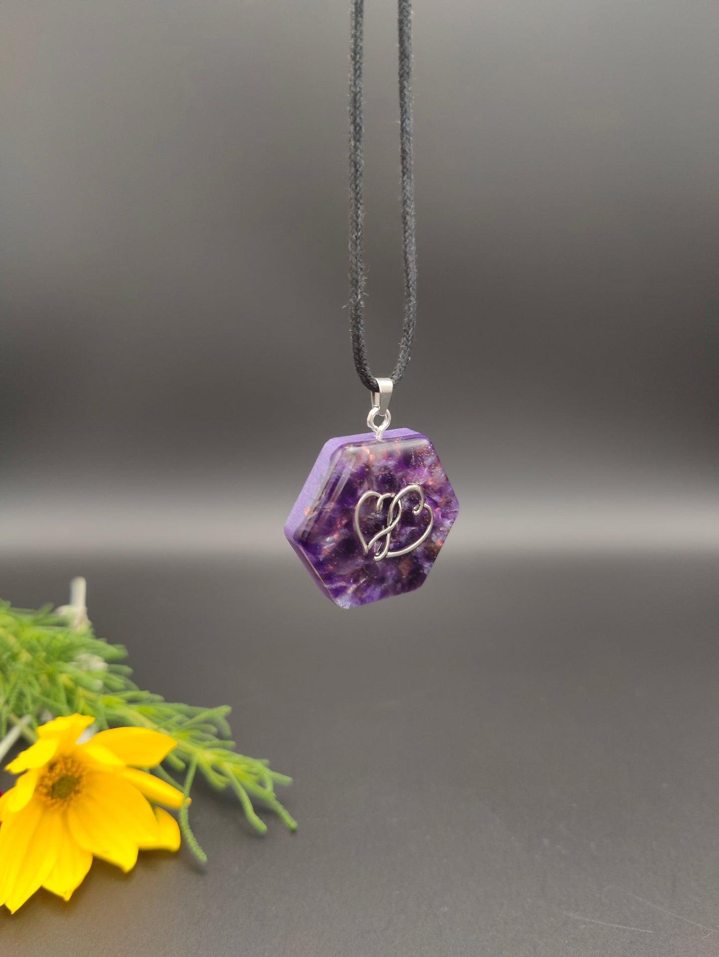 6-eckiges Orgon-Amulett mit Amethyst