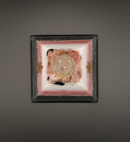 8-seitige Pyramide mit Rhodocrosit