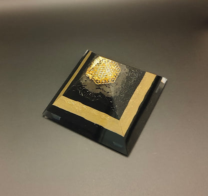 Pyramide "Starke Erdung & Schutz"