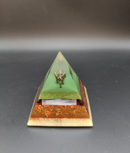 Mini-Pyramide mit Krafttier Elefant