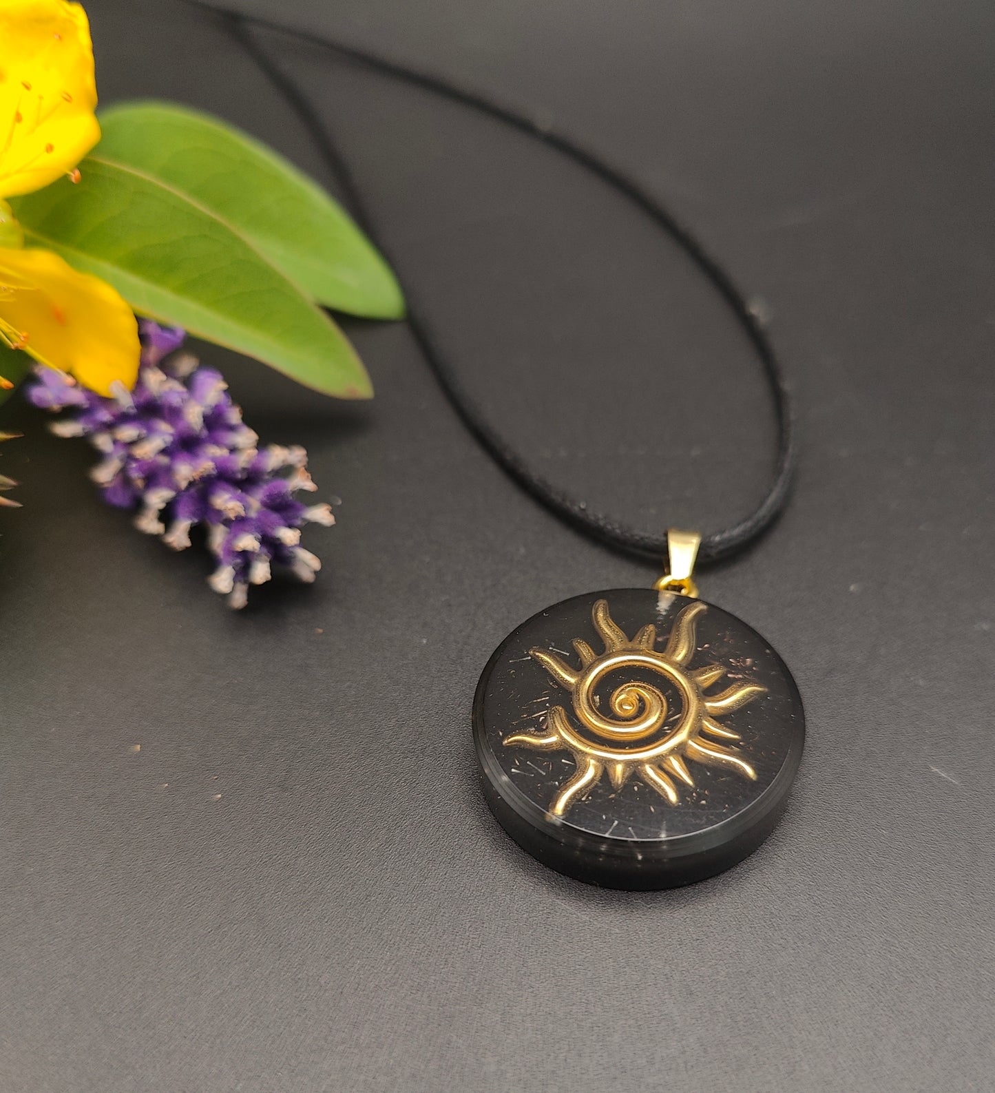 Orgon-Amulett mit goldener Sonne