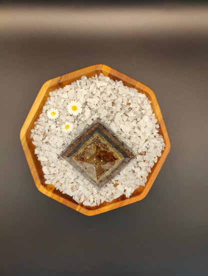Mini-Pyramide mit Selenit-Kugel