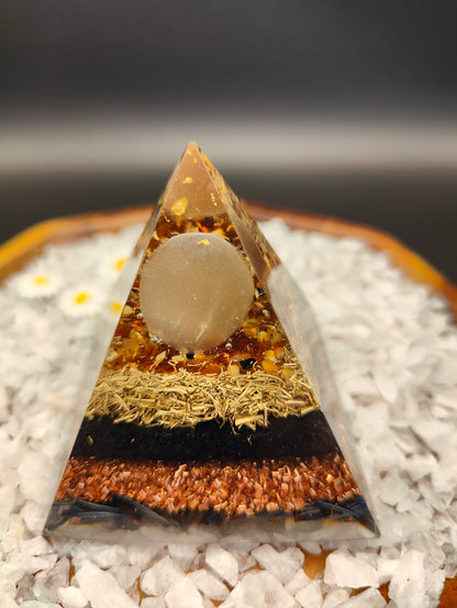 Mini-Pyramide mit Selenit-Kugel