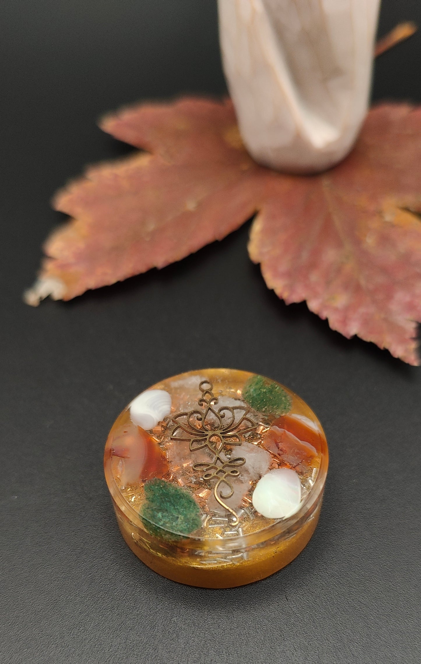 kleiner Taschenorgonit in gold