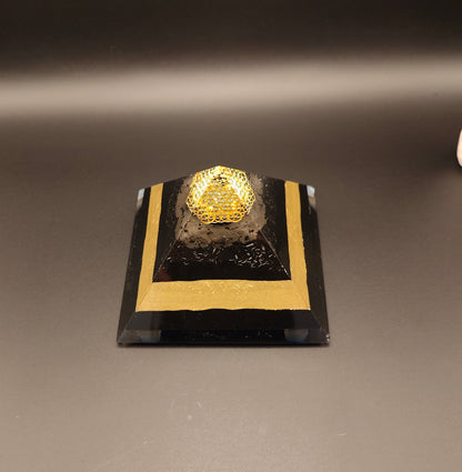 Pyramide "Starke Erdung & Schutz"