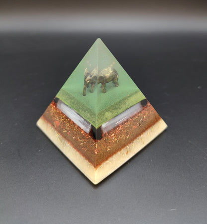Mini-Pyramide mit Krafttier Elefant