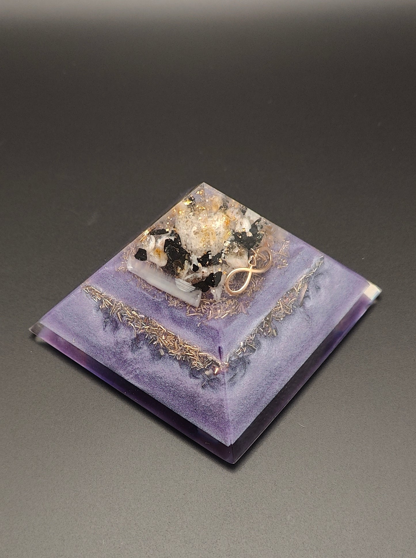 Pyramide "Lichtkraft & Schutzenergie"