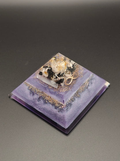 Pyramide "Lichtkraft & Schutzenergie"