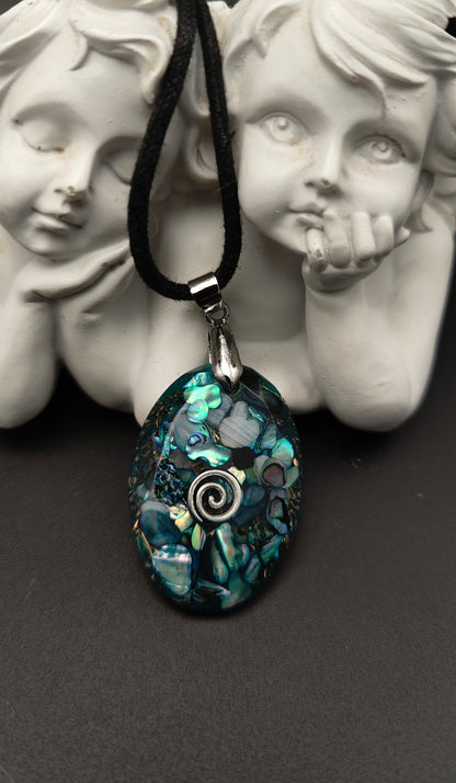 Ovales Orgon-Amulett mit Abalone-Muschel