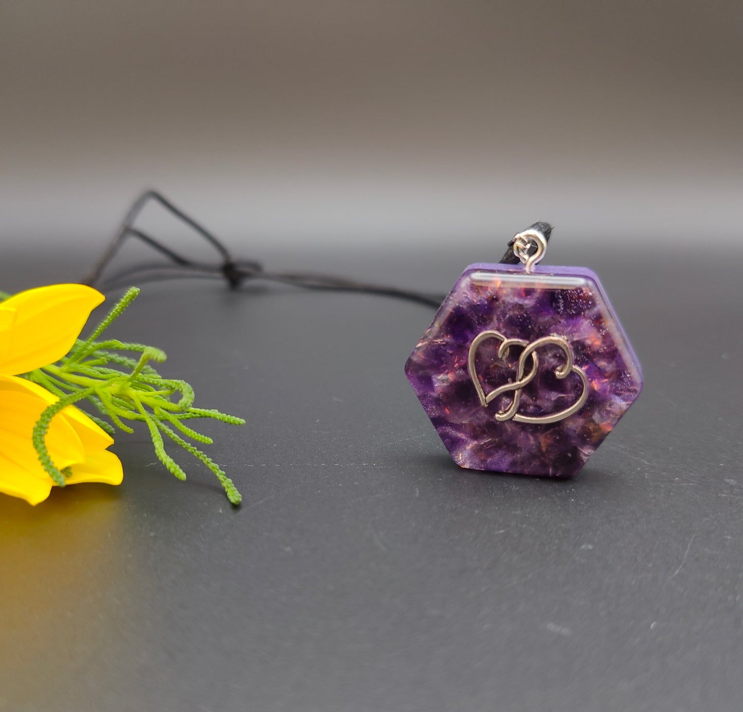 6-eckiges Orgon-Amulett mit Amethyst