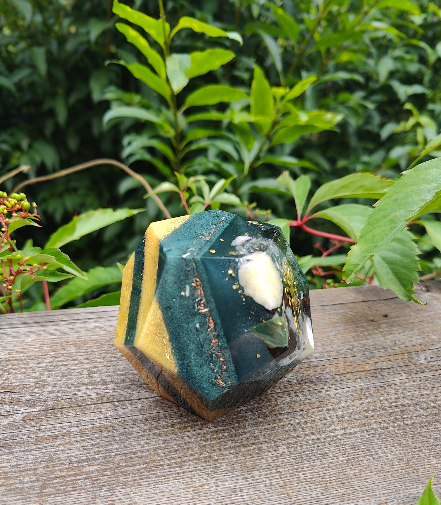 Dodekader in Dunkelgrün und Gold