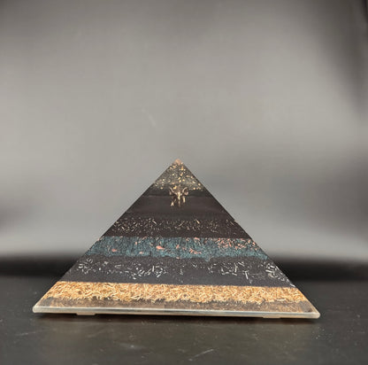 Pyramide mit Strahlenschutz