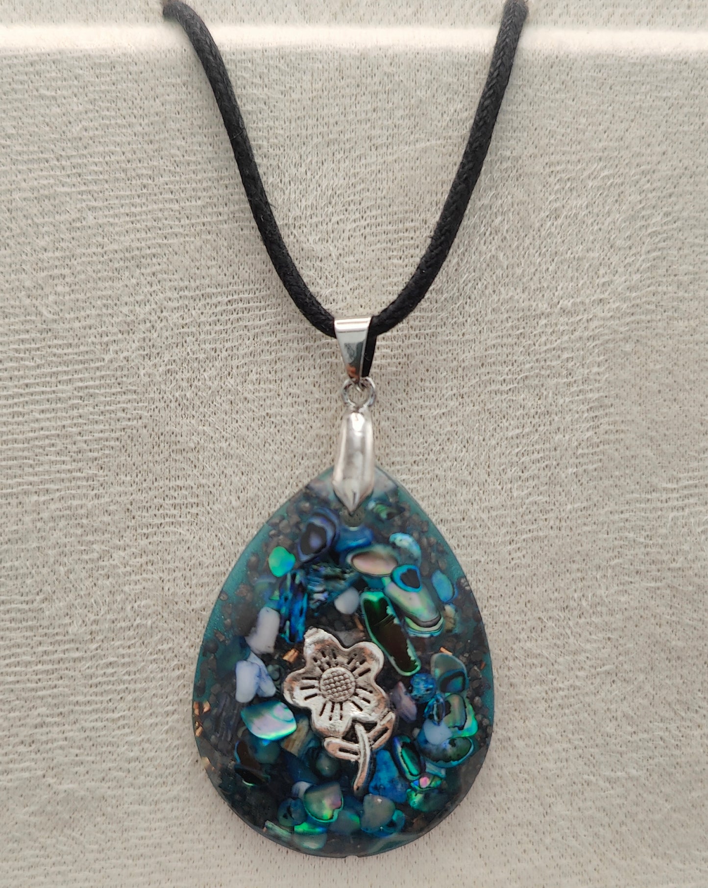 Eierförmiges Orgon-Amulett mit Abalone-Muschel