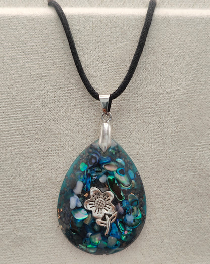Eierförmiges Orgon-Amulett mit Abalone-Muschel