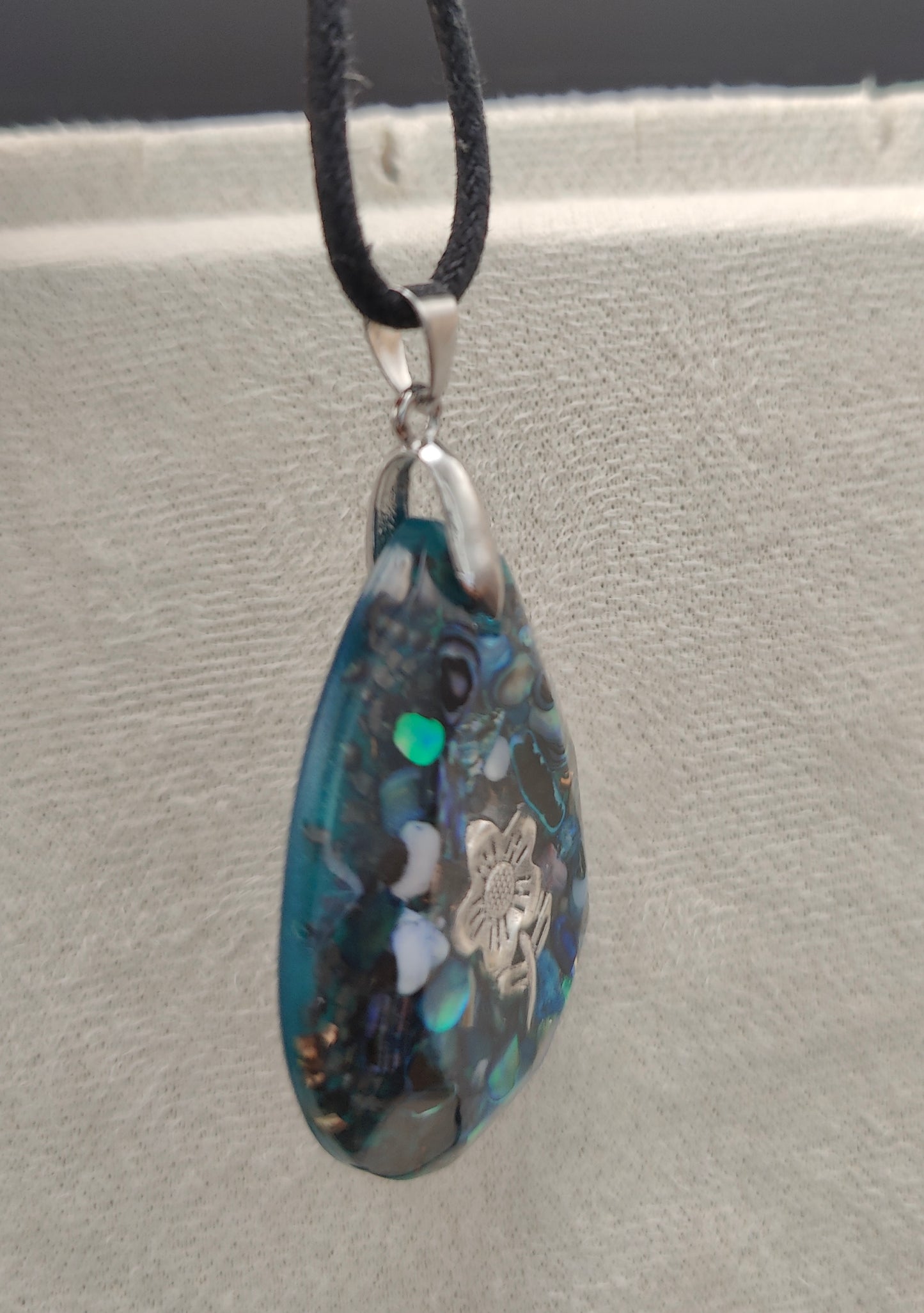 Eierförmiges Orgon-Amulett mit Abalone-Muschel