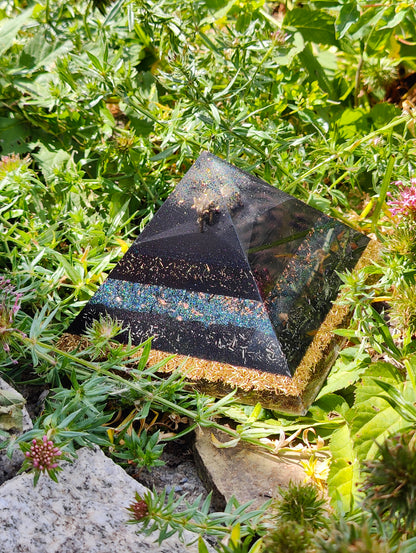 Pyramide mit Strahlenschutz