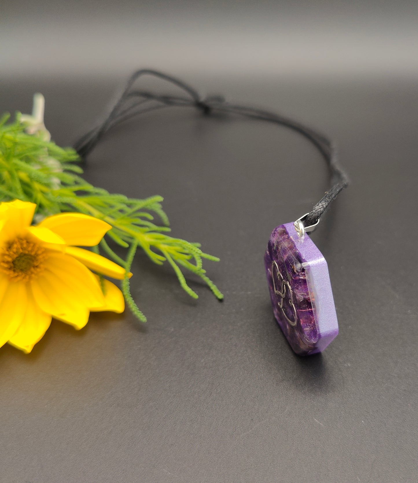 6-eckiges Orgon-Amulett mit Amethyst