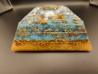 Halb-Pyramide mit Deckel "Klärung & Ausgleich"