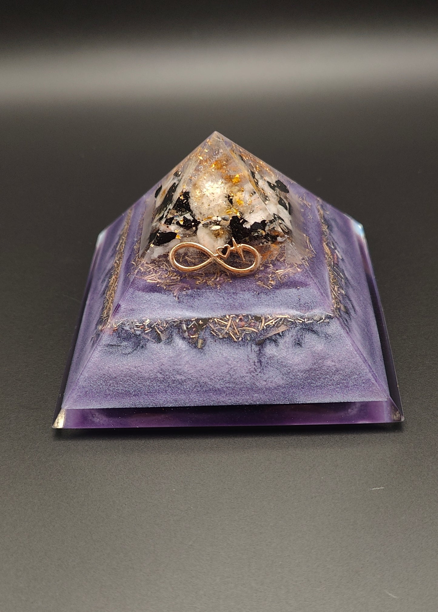 Pyramide "Lichtkraft & Schutzenergie"